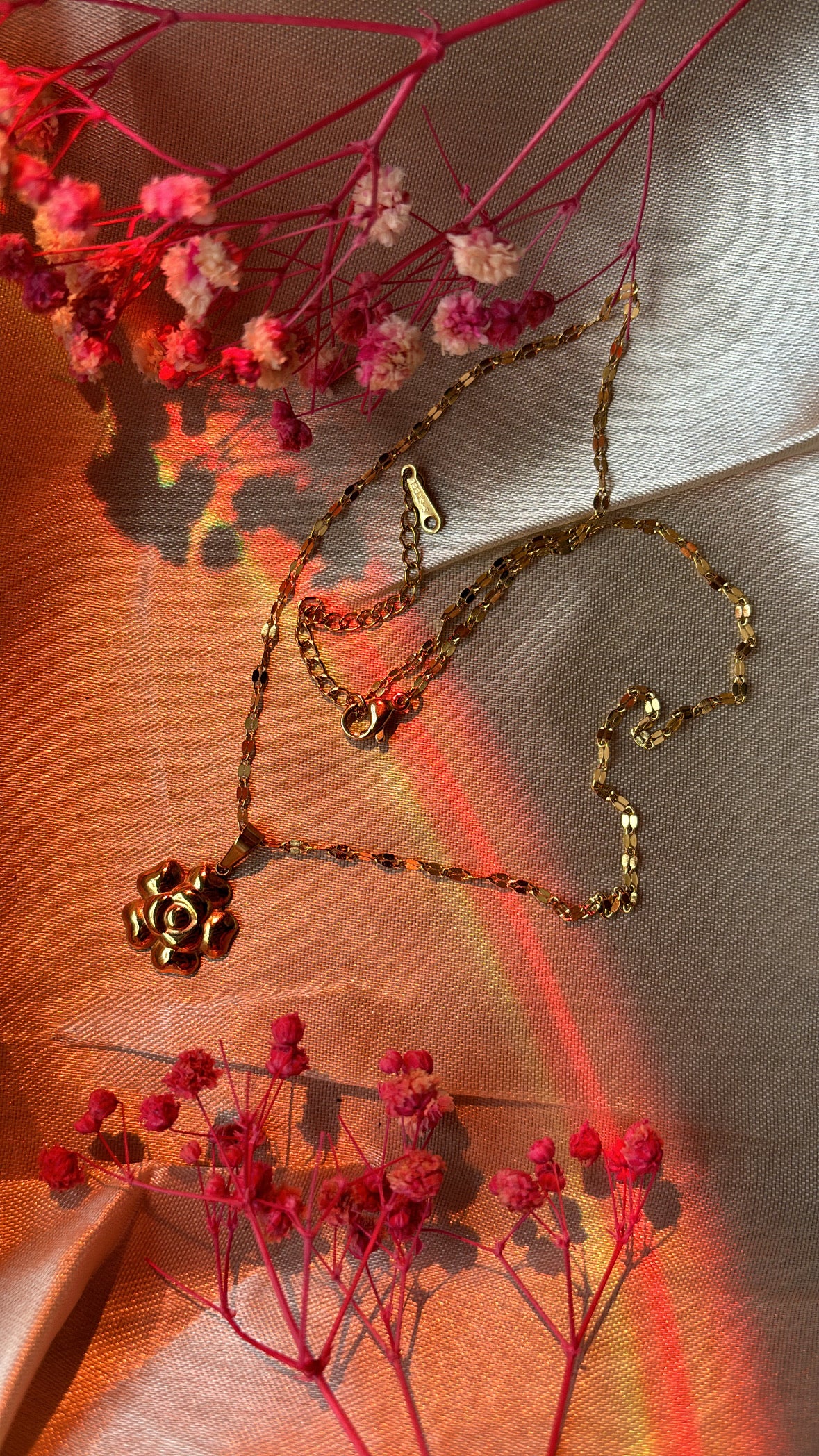 Dedicate Gold Flower Necklace