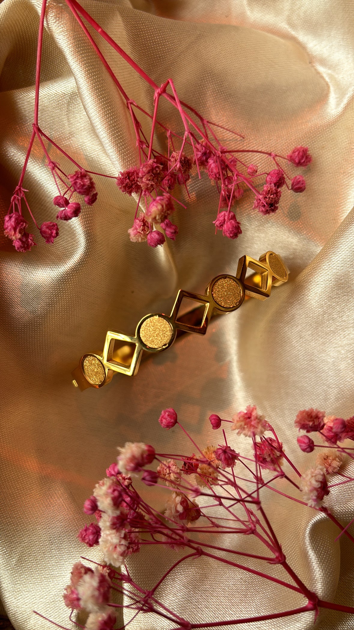 Luxe Shapes Golden Bracelet