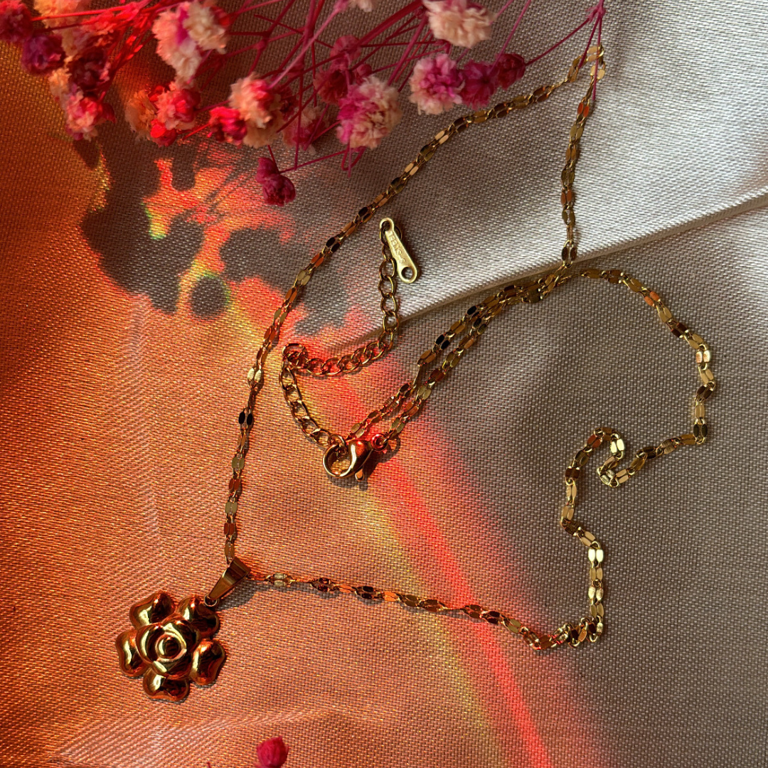 Dedicate Gold Flower Necklace