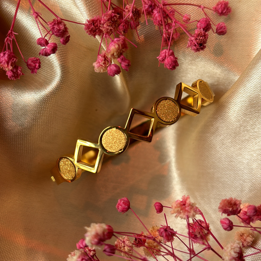 Luxe Shapes Golden Bracelet